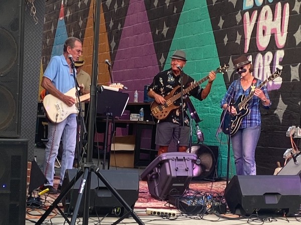 Thunder Rose Music live at Melvas Alley 1