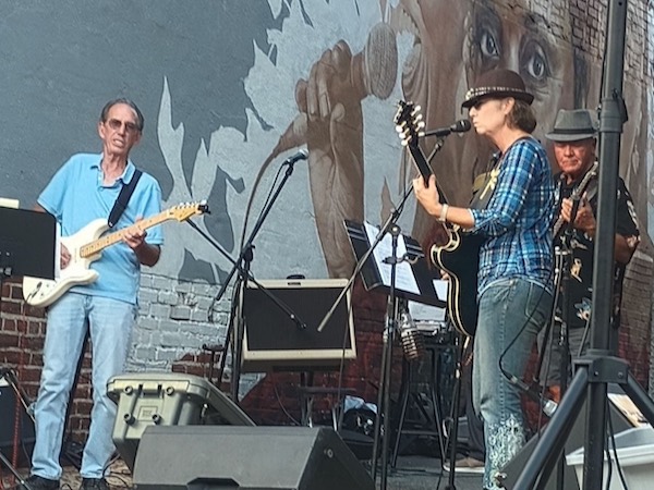 Thunder Rose Music live at Melvas Alley 3