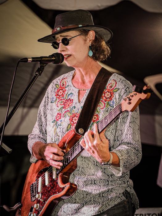 Joanna Jennings singer songwriter multi-instrumentalist and musician